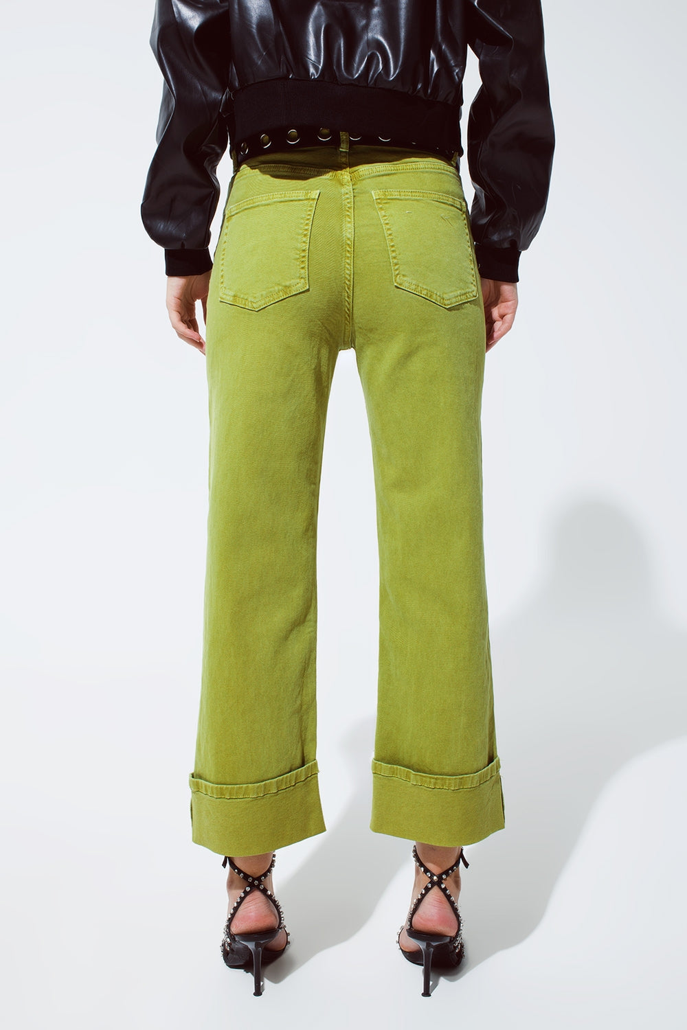 Pantalones vaqueros de pierna recta con dobladillo en verde oliva