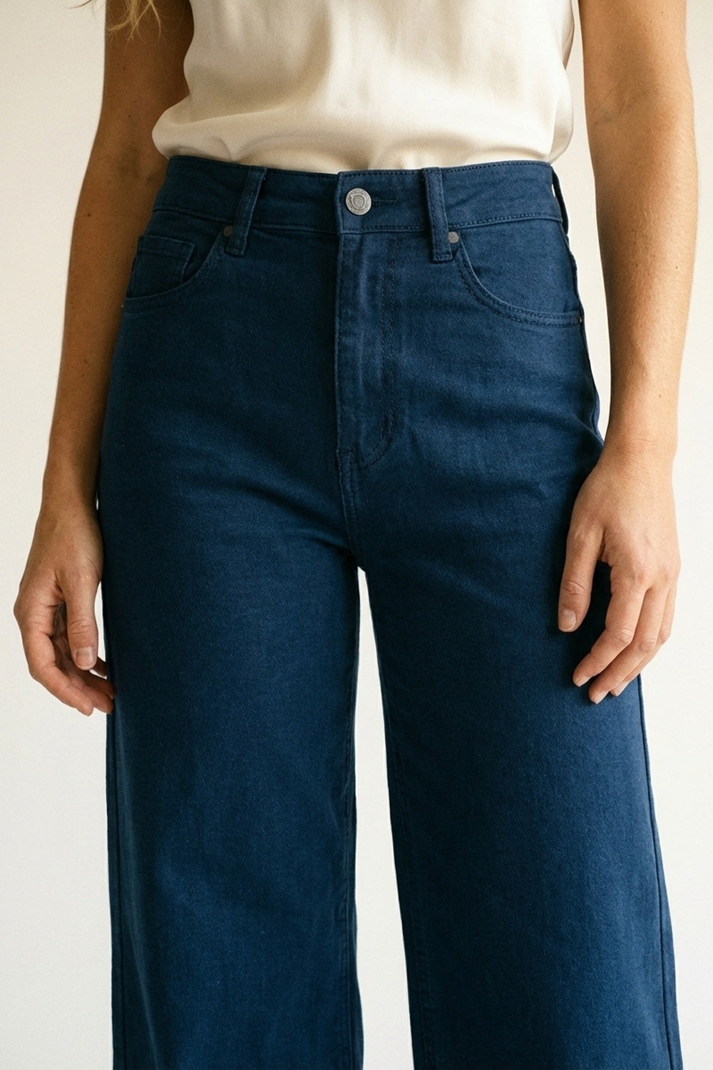 Pantalones rectos azul oscuro de pierna ancha