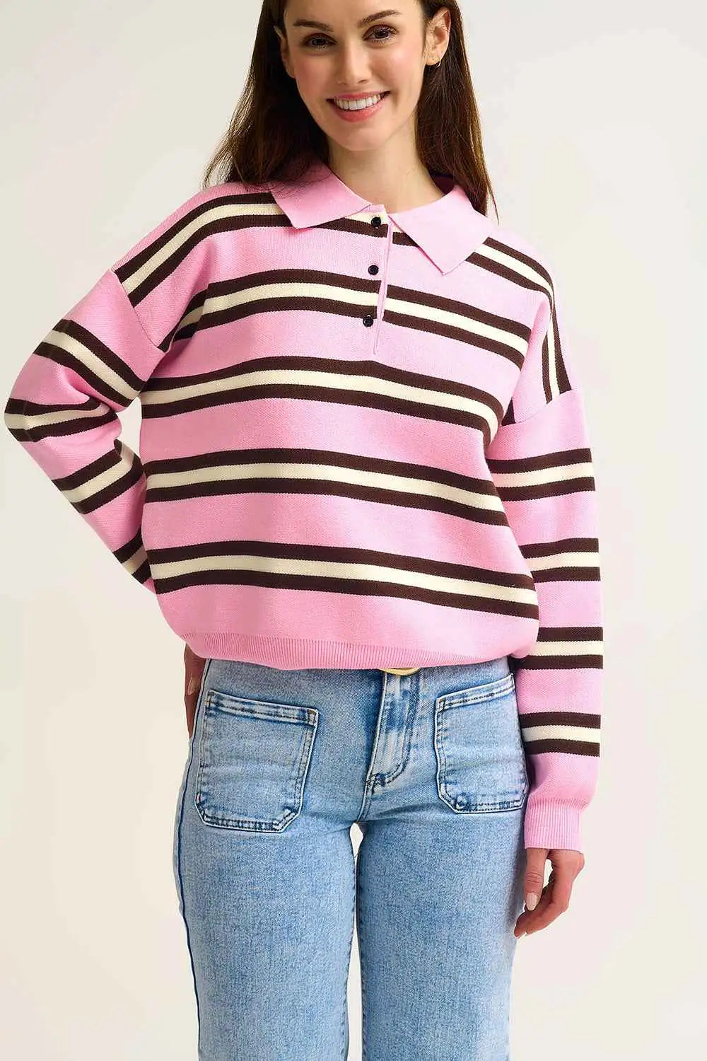 Polo de punto a rayas rosa de corte relajado