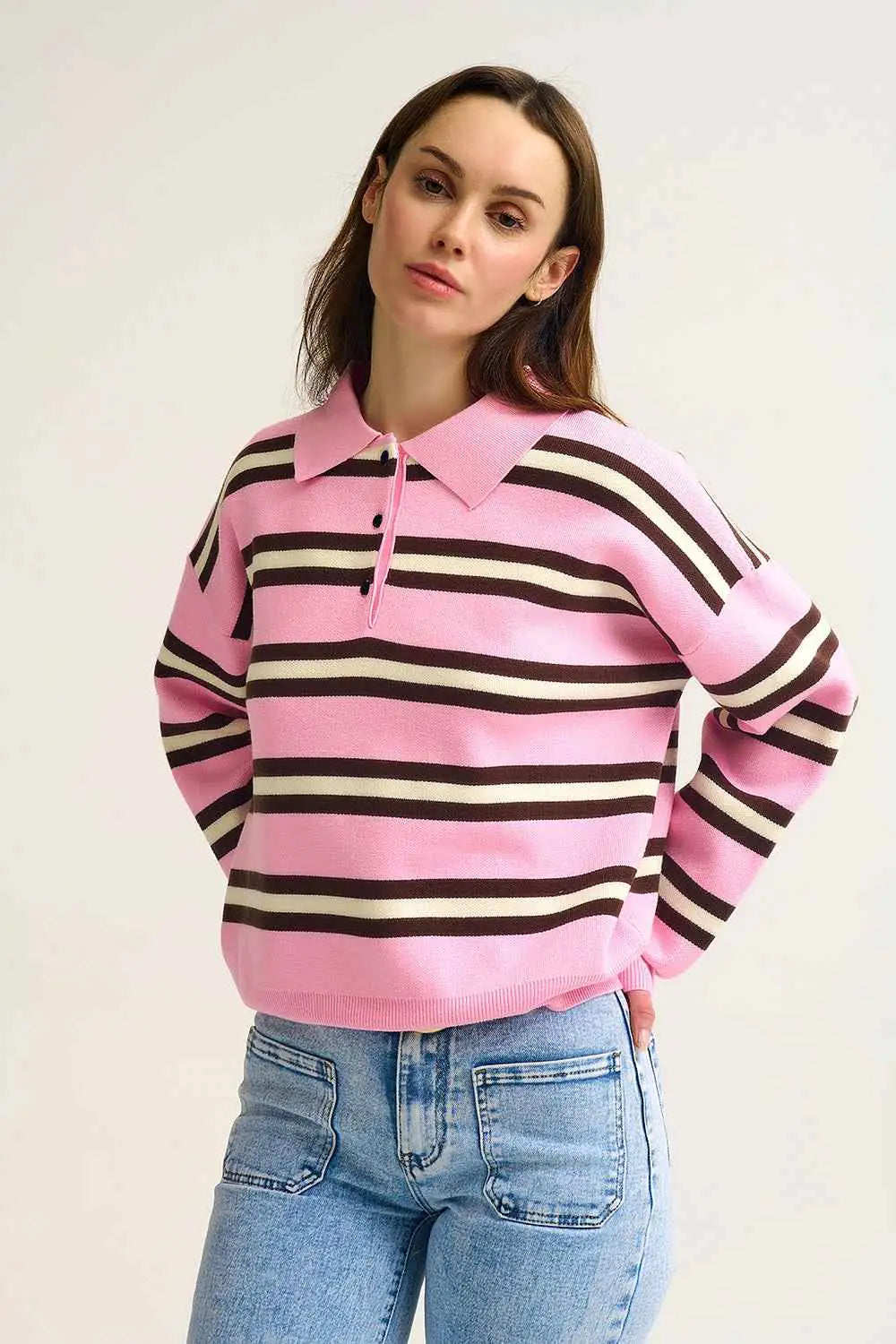 Polo de punto a rayas rosa de corte relajado