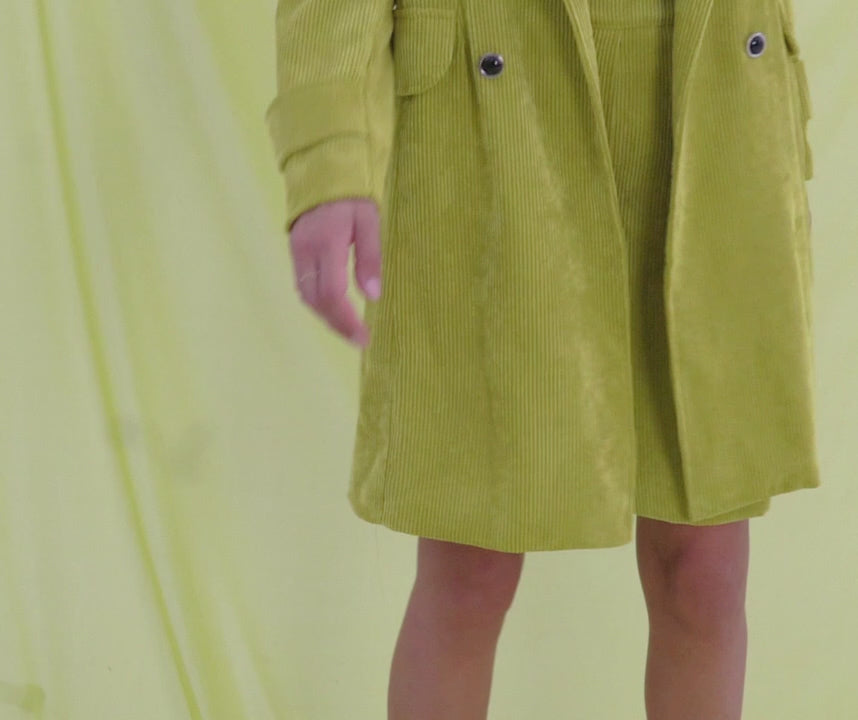 Blazer larga con botones vintage en pana lima