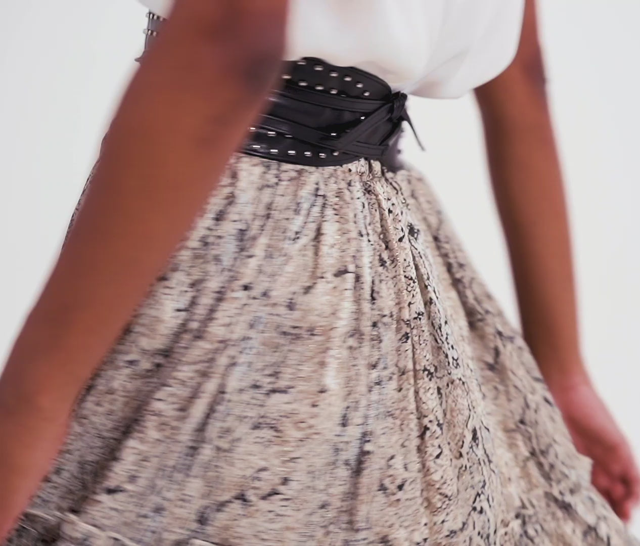 Mini falda con estampado de serpiente