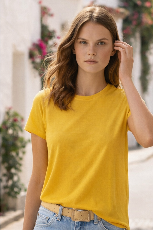 Camiseta amarillo vibrante con cuello redondo