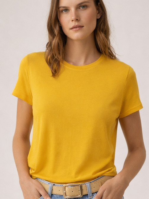 Camiseta amarillo vibrante con cuello redondo