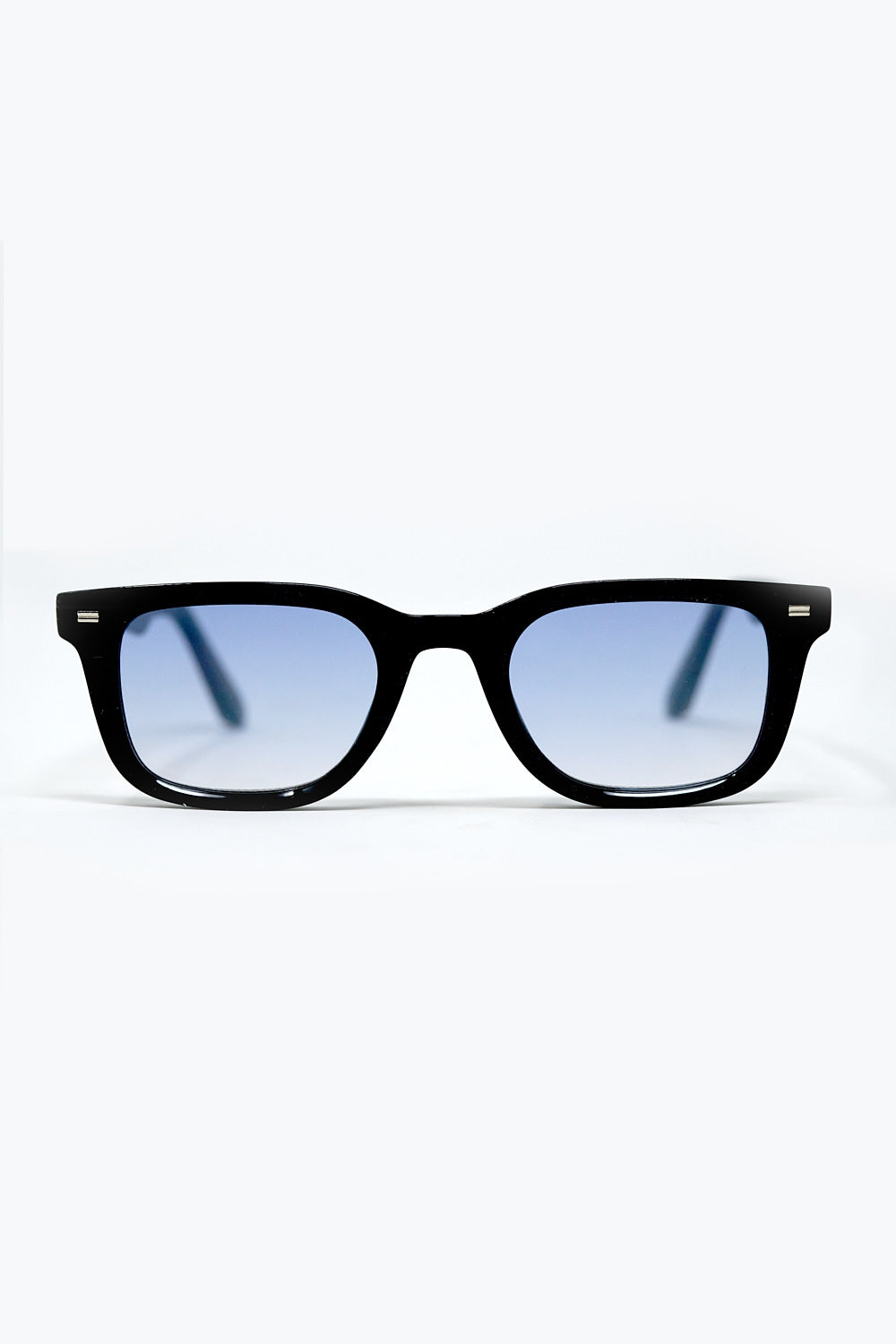 Gafas de sol cuadradas negras con cristales degradados azules