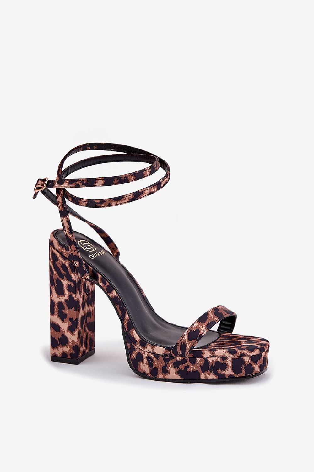 Sandalia leopardo moderna con plataforma y diseño llamativo