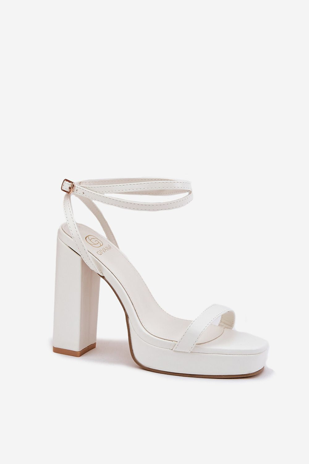 Sandalia blanca con plataforma elegante y tiras finas