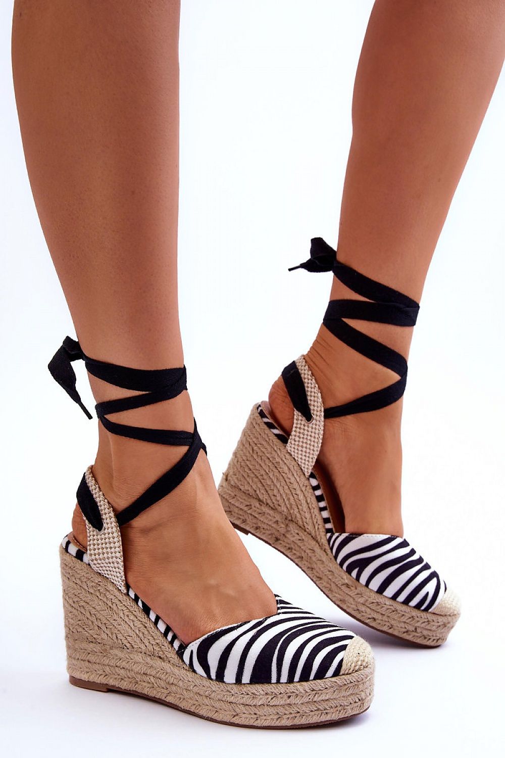 cuñas zebra en postura elegante