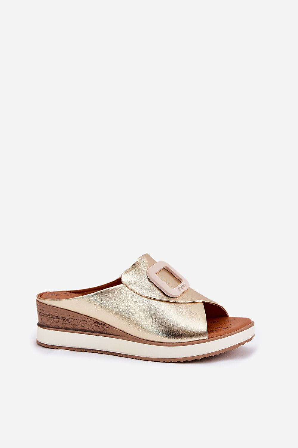 Sandalias de piel color dorado con cuña y hebilla cuadrada – Ivoluxt