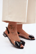 sandalias transparentes bajas con lazo negro de pedrería y tacón joya
