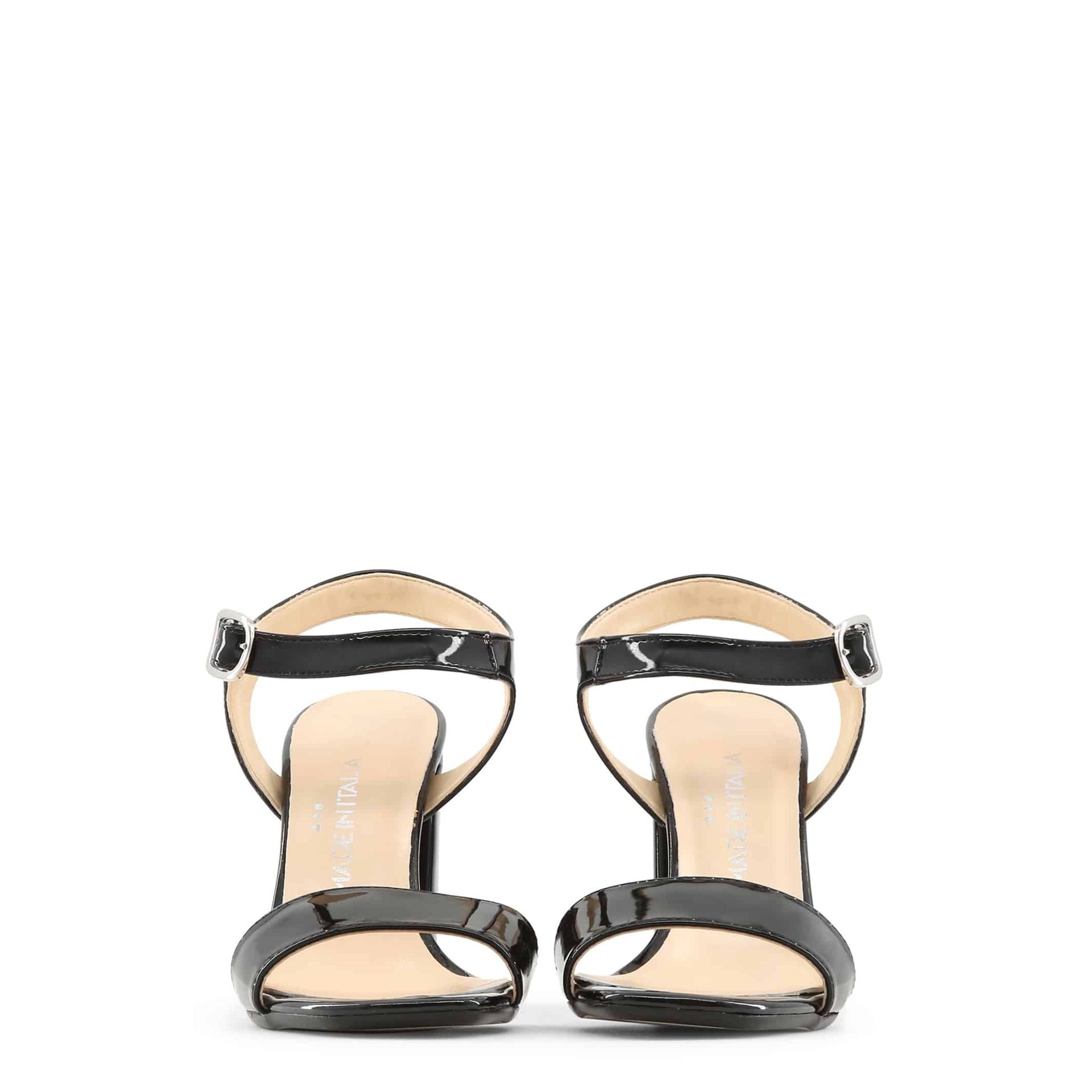 Imagen frontal de sandalias italianas negras