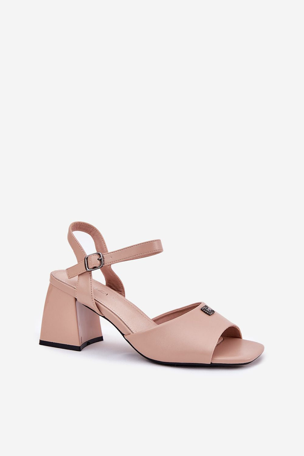 Sandalia nude de tacón Vinceza en vista lateral con hebilla