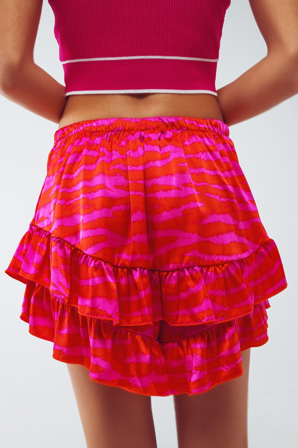 Shorts con dobladillo con volantes en estampado de cebra en naranja y fucsia