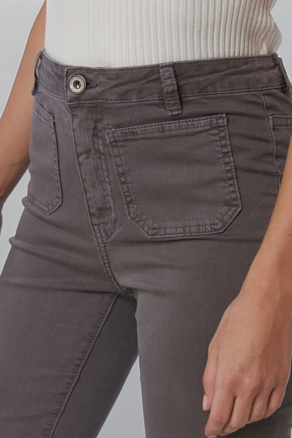 Skinny Flared Jeans Gris Oscuro Con Bolsillo Delantero