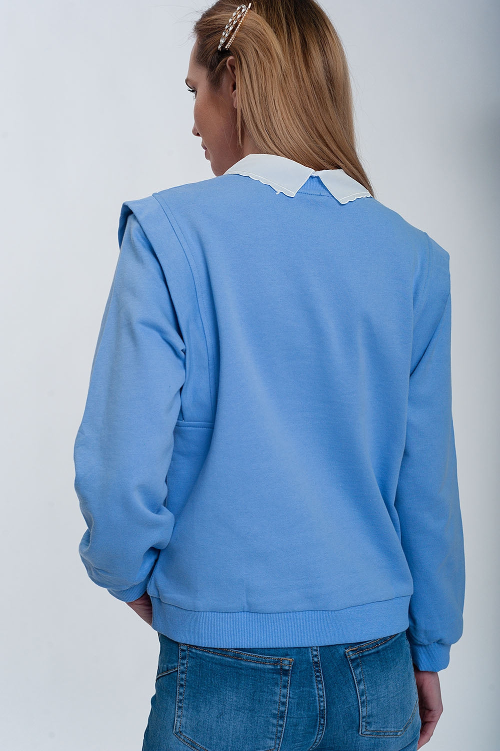 Sudadera estilo boyfriend con detalles llamativos en los hombros en color azul