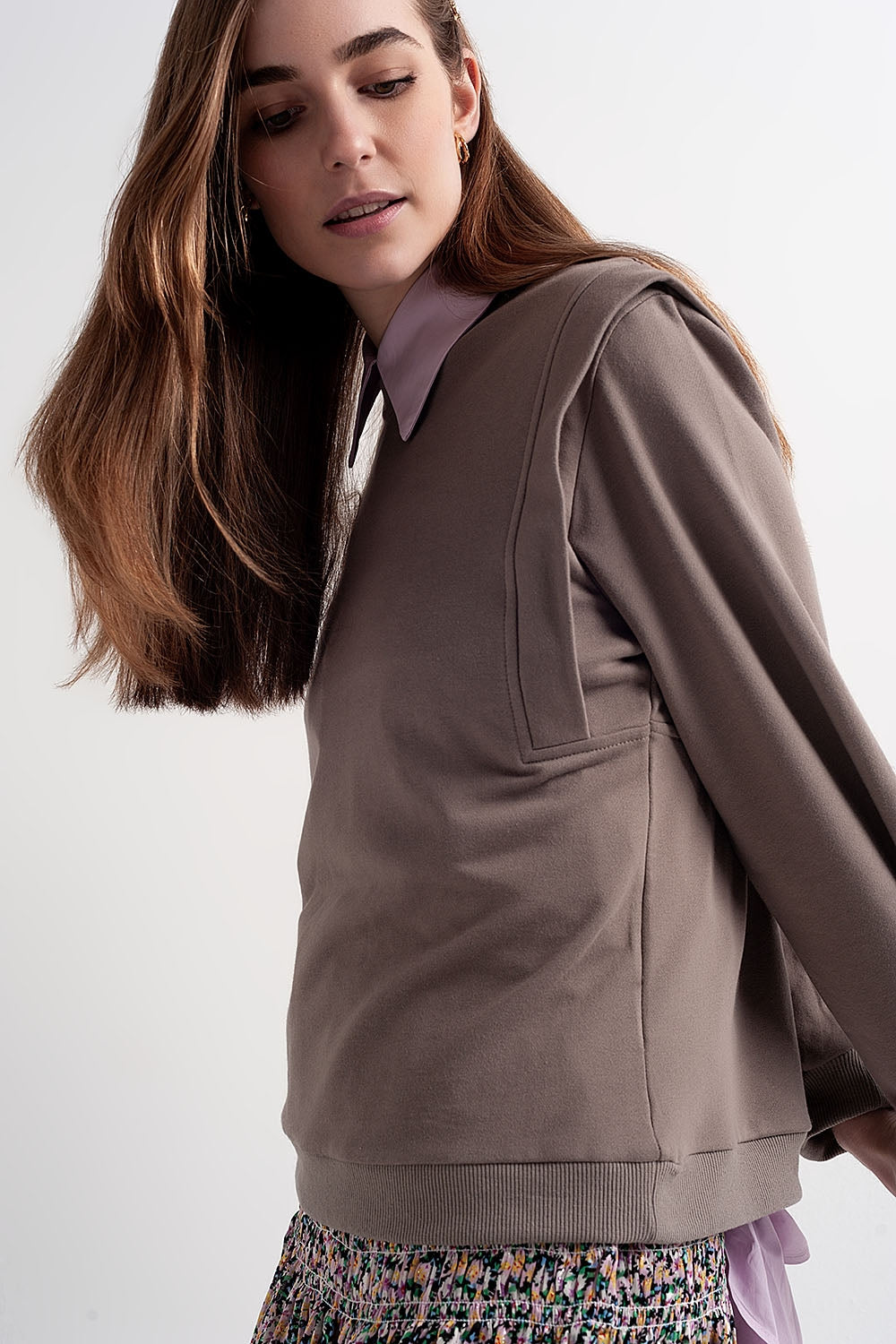 Sudadera estilo boyfriend con detalles llamativos en los hombros en color gris