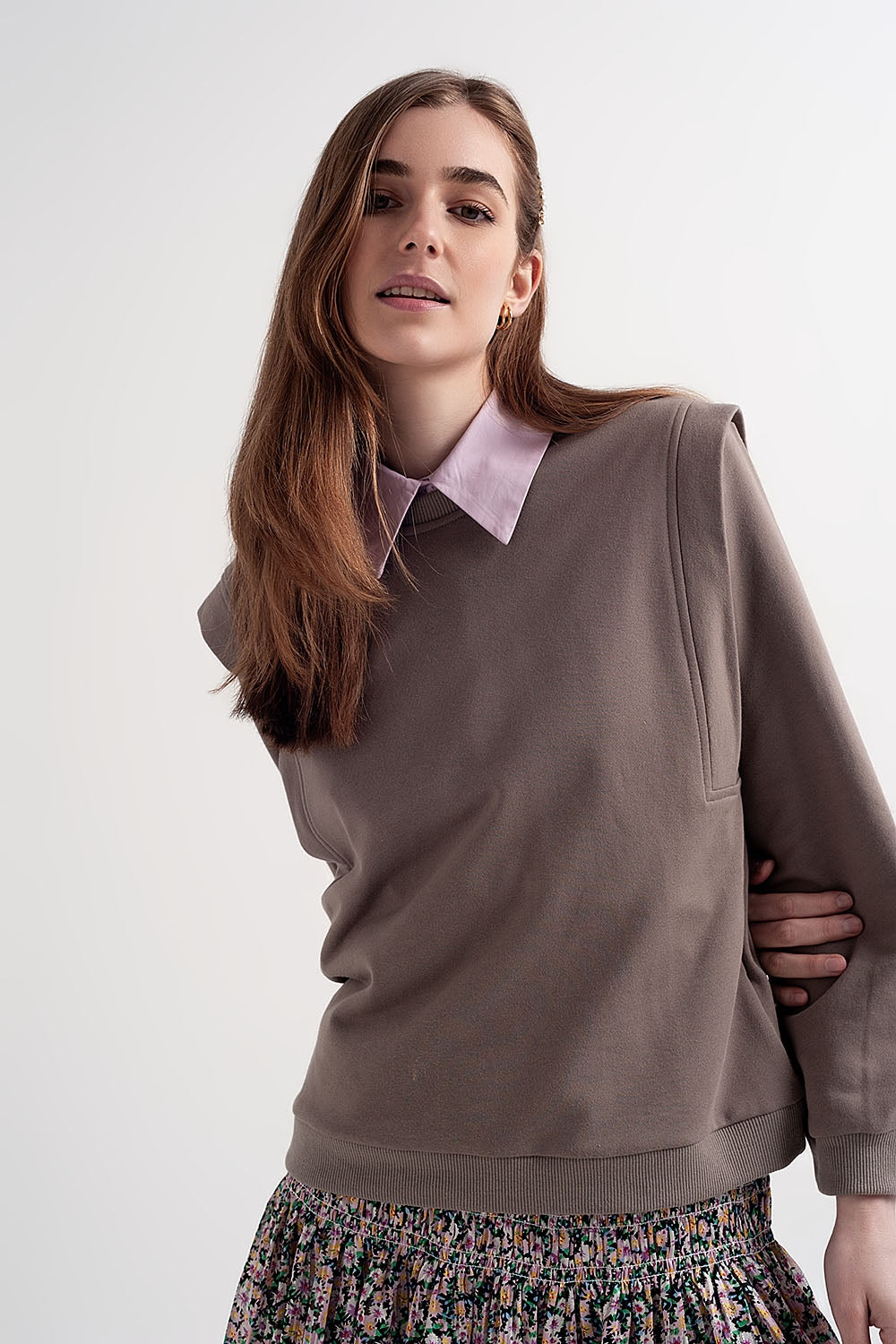 Sudadera estilo boyfriend con detalles llamativos en los hombros en color gris