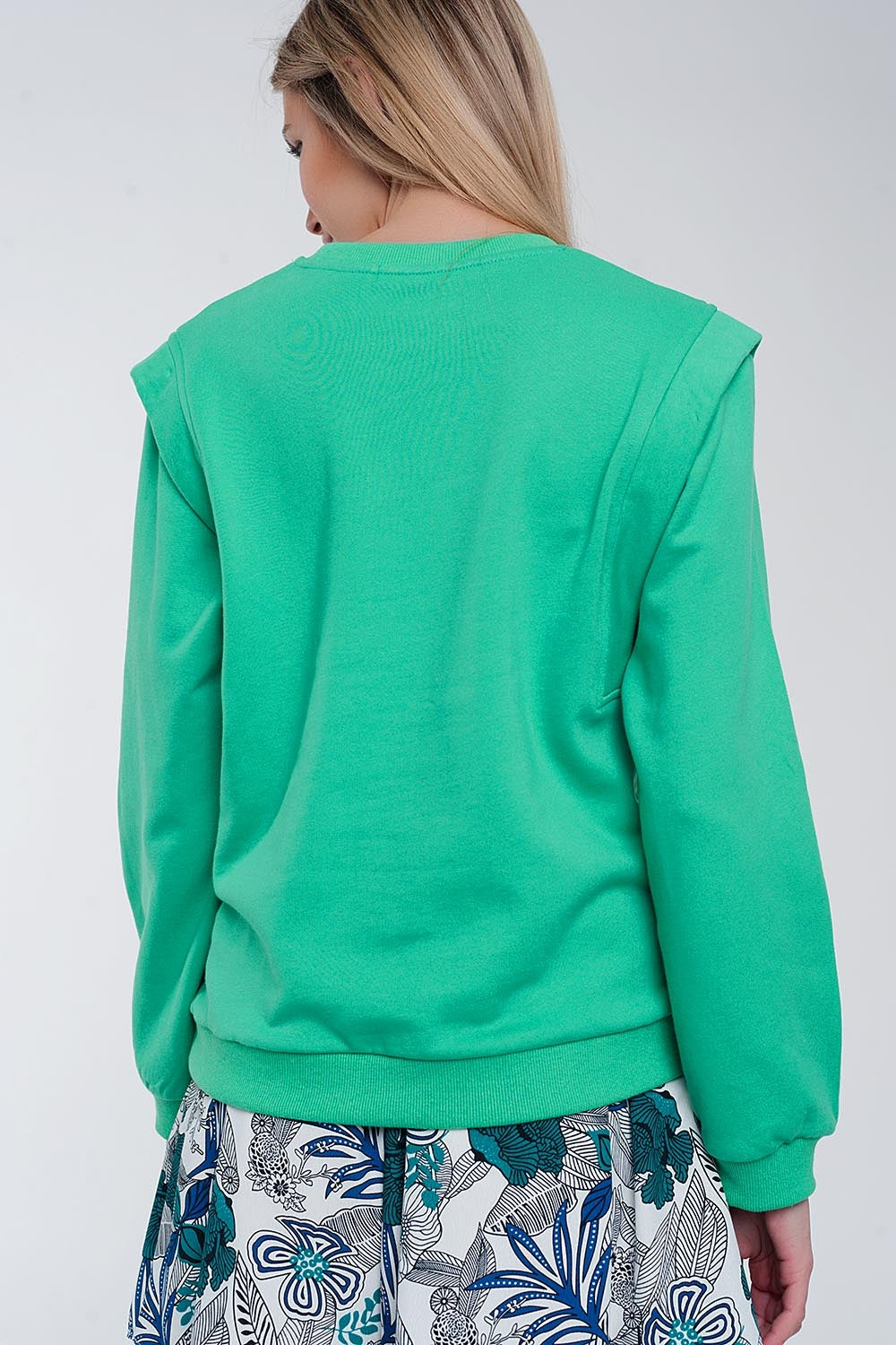 Sudadera estilo boyfriend con detalles llamativos en los hombros