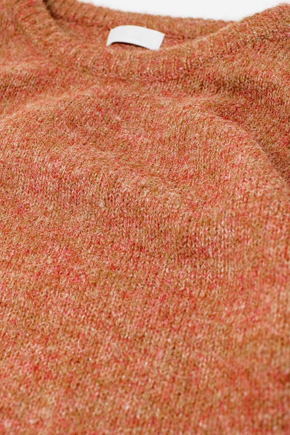 Suéter acogedor con mangas abullonadas en color camel