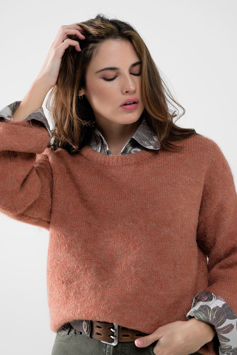 Suéter acogedor con mangas abullonadas en color camel