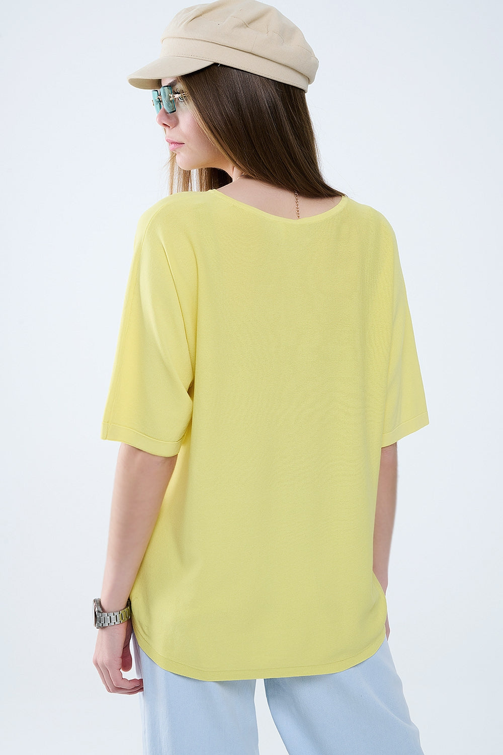 Suéter amarillo oversize con mangas hasta el codo