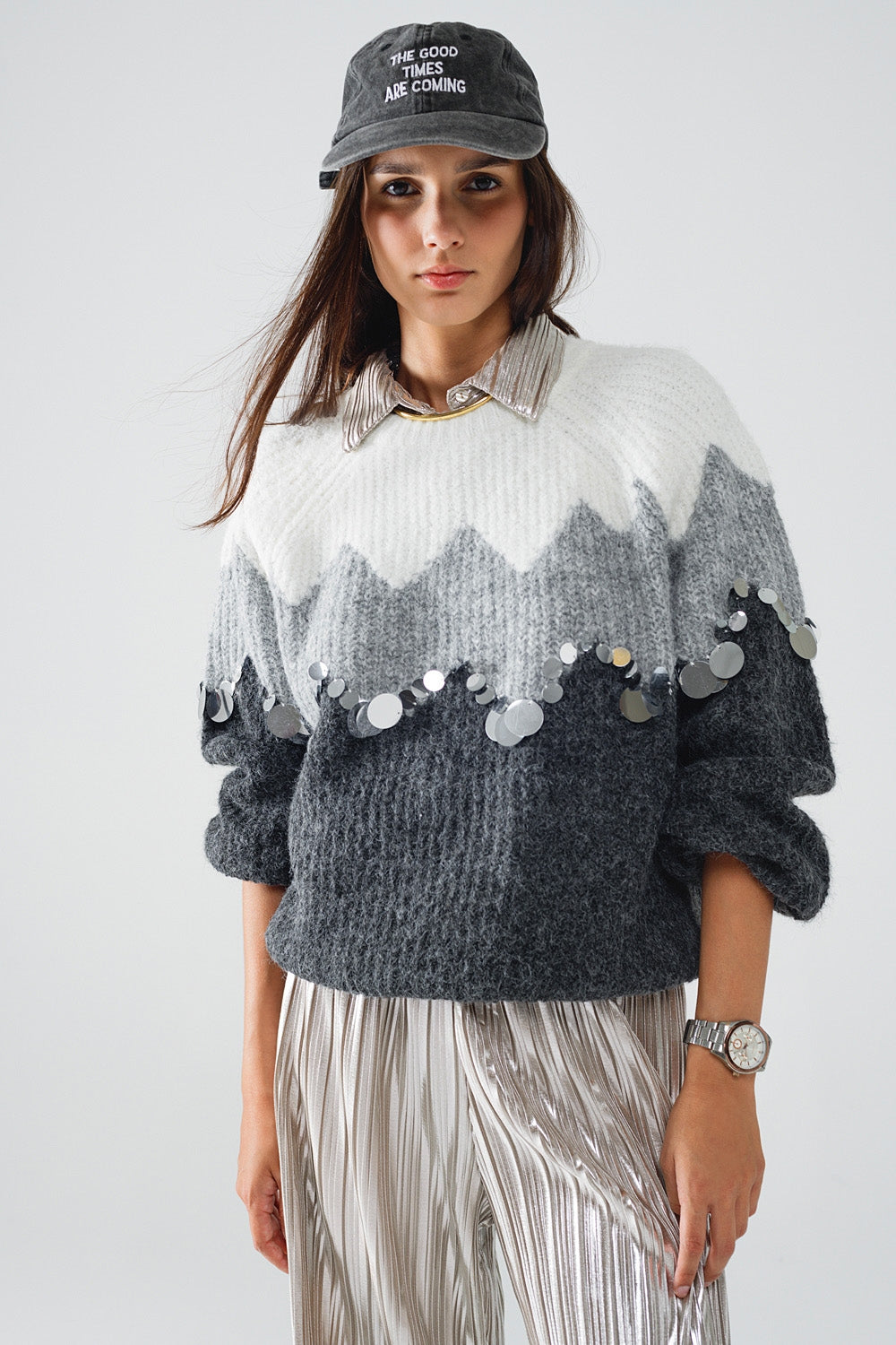Suéter con diseño de espiga y detalles de lentejuelas en gris