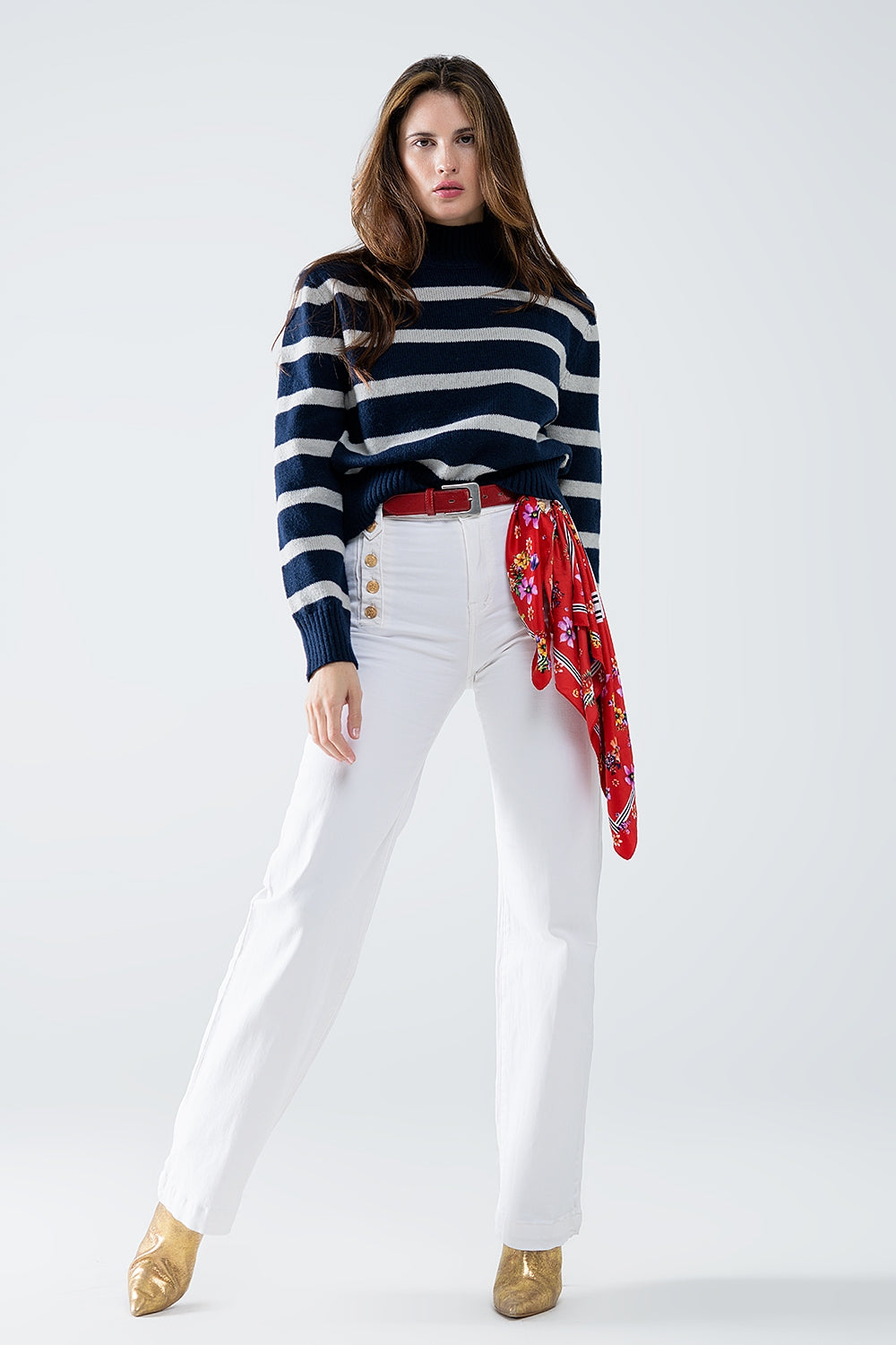 Suéter de cuello alto a rayas en azul marino y gris