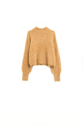 Suéter mullido camel con cuello alto y mangas globo