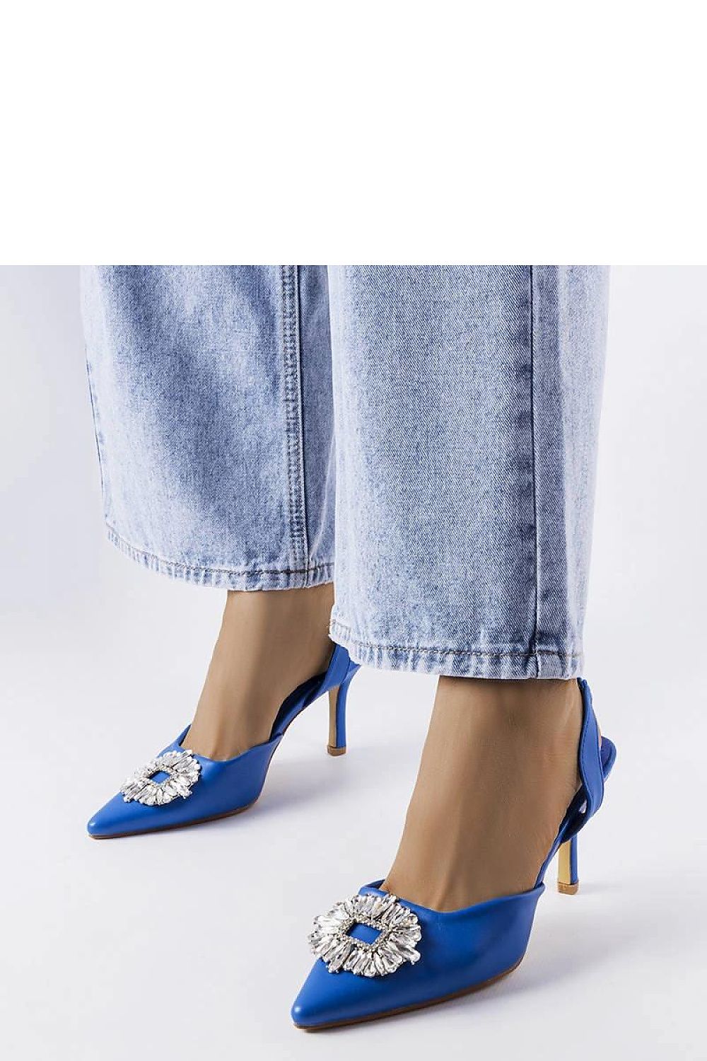 Zapatos de tacón en color azul vibrante tipo slinback para eventos incluye broche de cristal en el frente