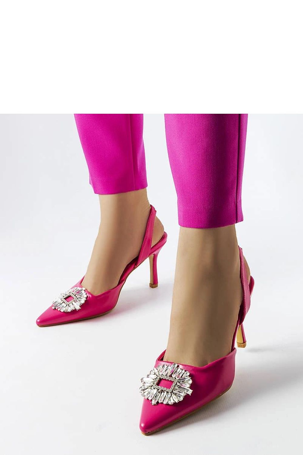 Zapatos de tacón en color rosa chicle tipo slinback para eventos incluye broche de cristal en el frente