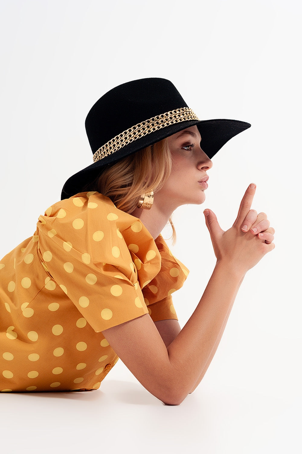 Top con escote cuadrado mangas abullonadas y estampado de lunares amarillo