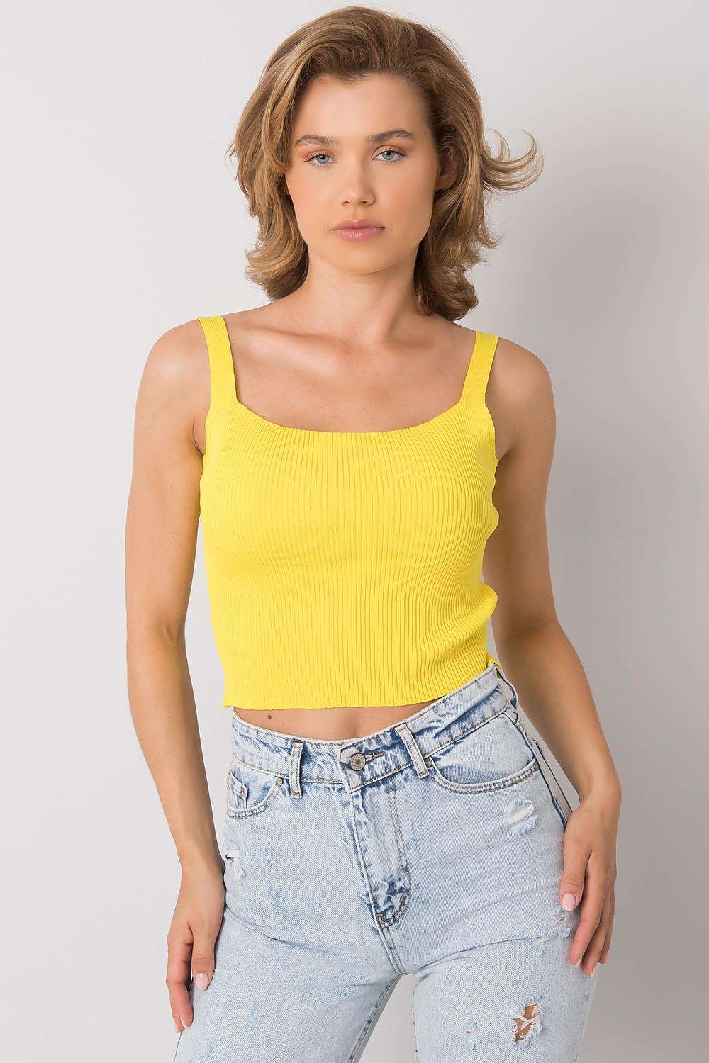 Top corto amarillo con tirantes – luminoso y veraniego. Vista frontal