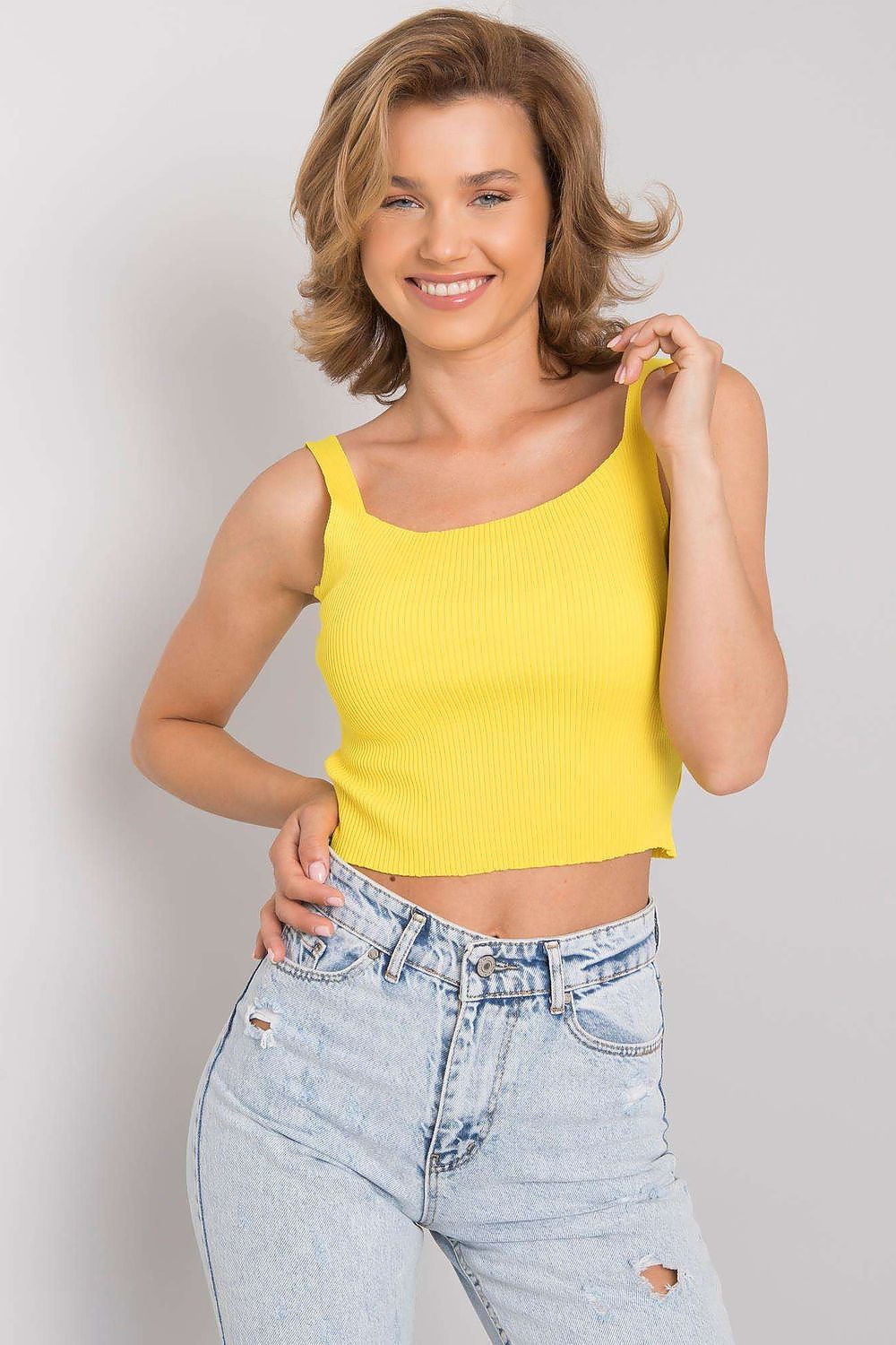 Top corto amarillo con tirantes – luminoso y veraniego