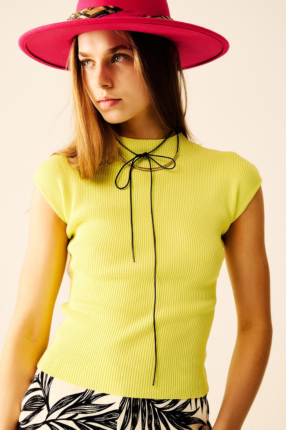 Top de Cuello Alto con Mangas Corta en Verde Lima