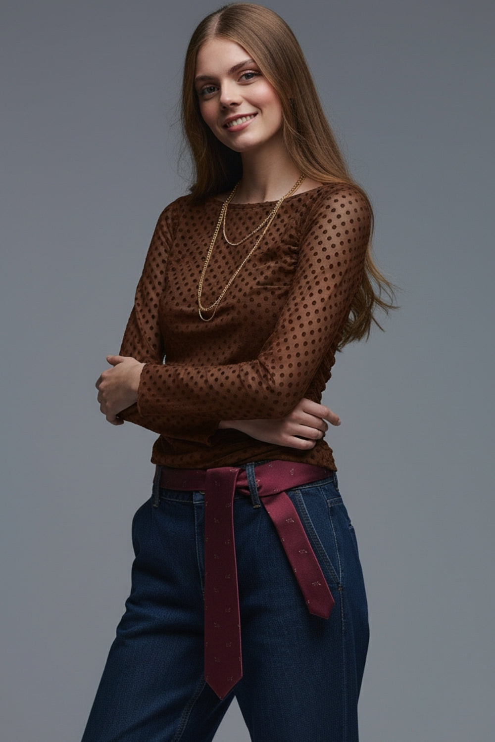 top de malla marrón de lunares y mangas largas