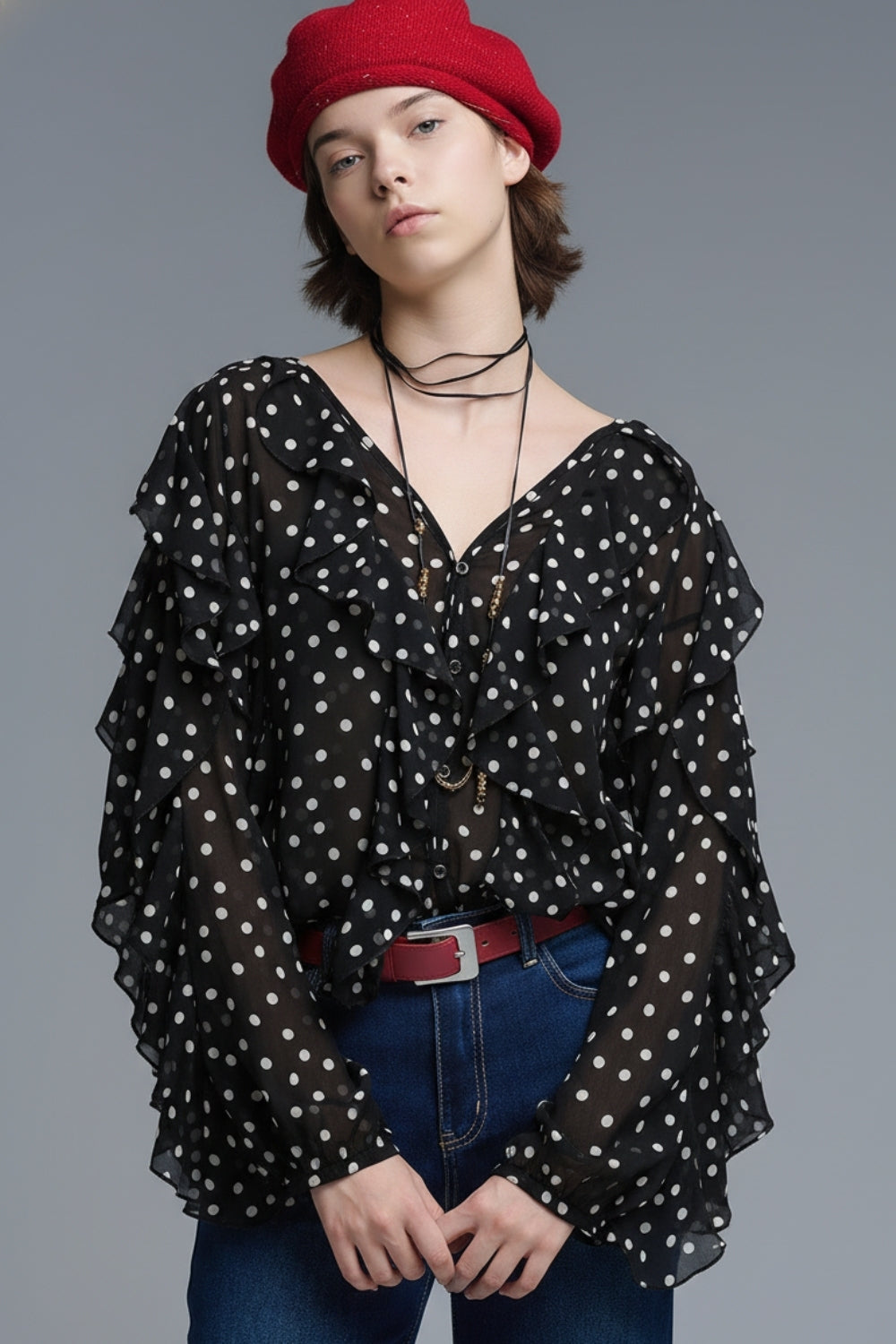 Top negro de lunares con volantes y cuello en V en tejido de gasa