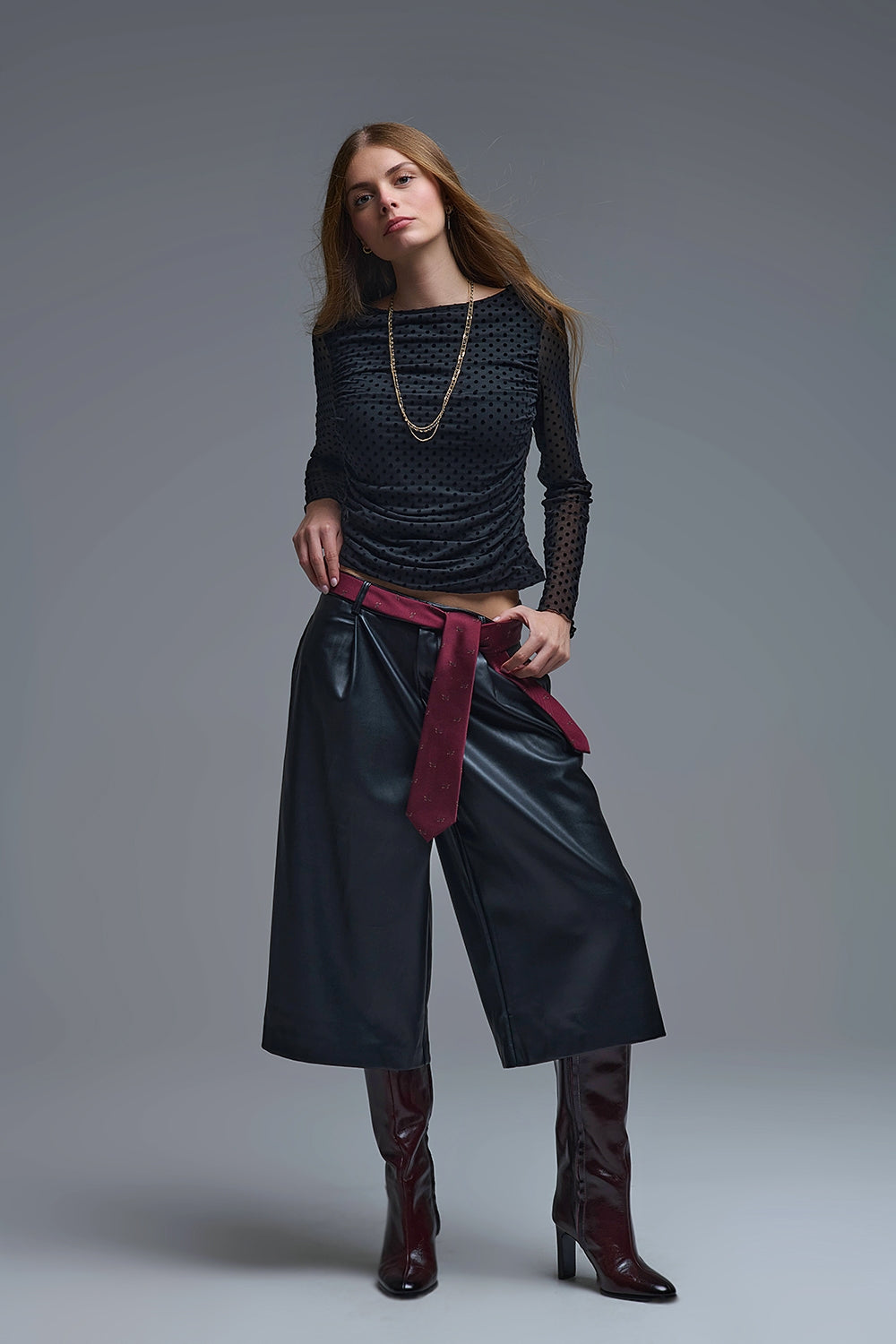 Top negro de lunares transparentes