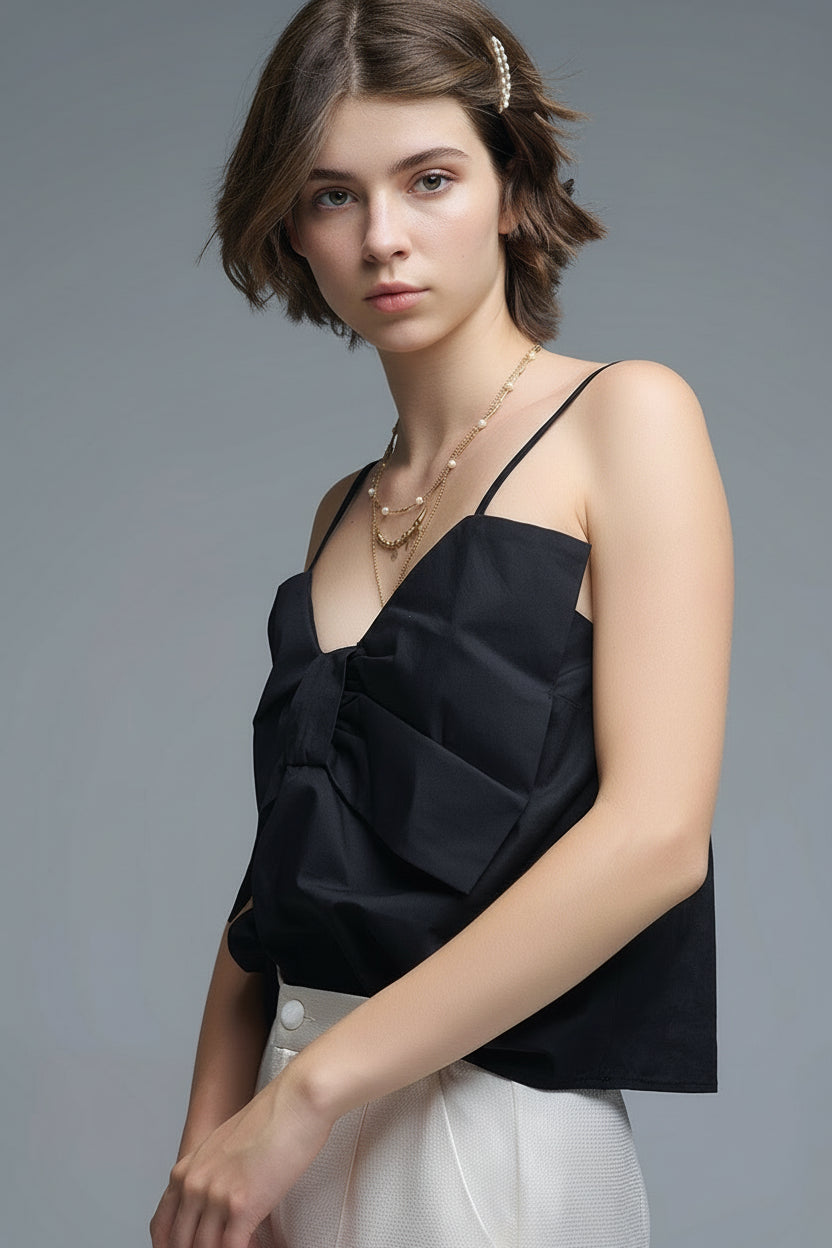 Q2 Top negro de popelina con detalle de lazo