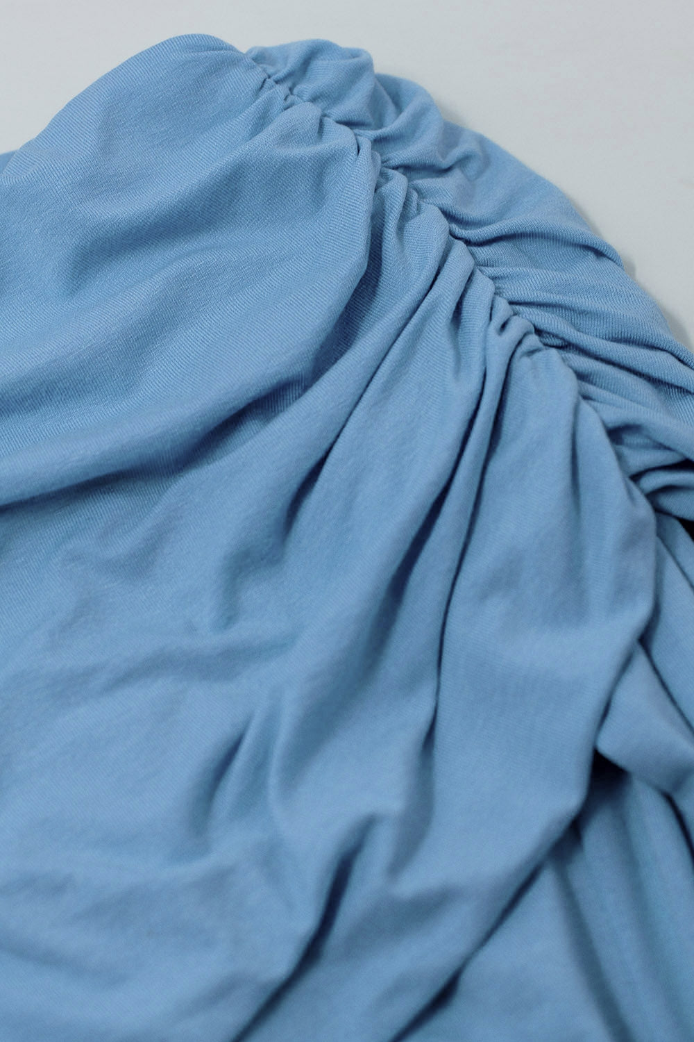 Top sin hombros en azul claro