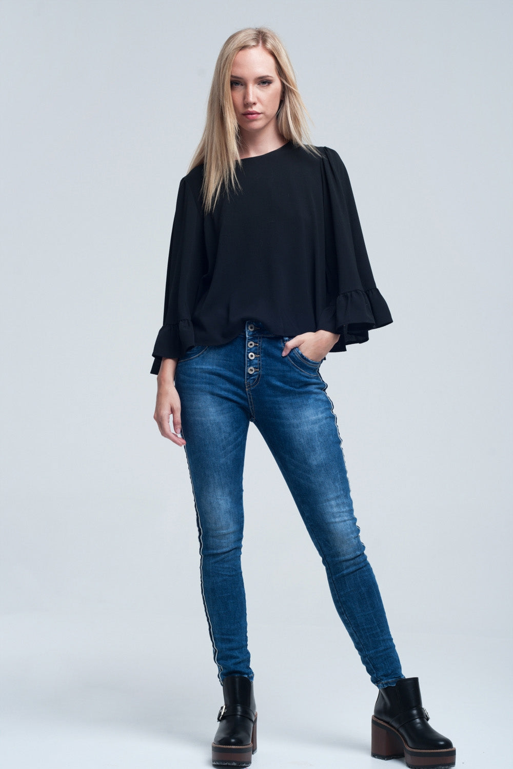 Vaquero ajustado con rayas al lado