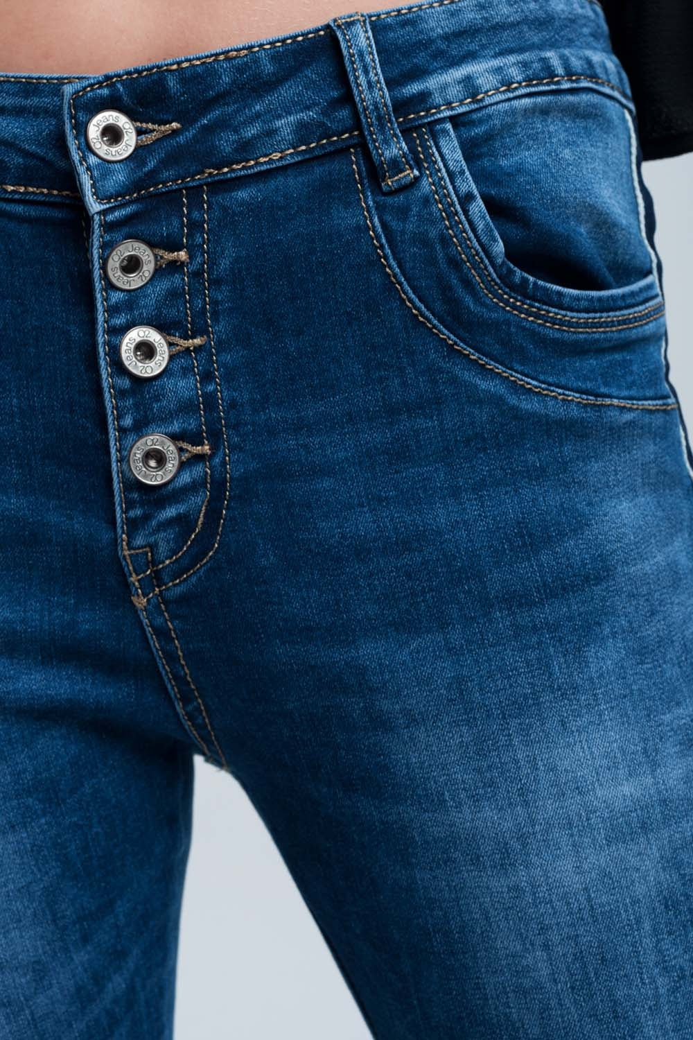 Vaquero ajustado con rayas al lado