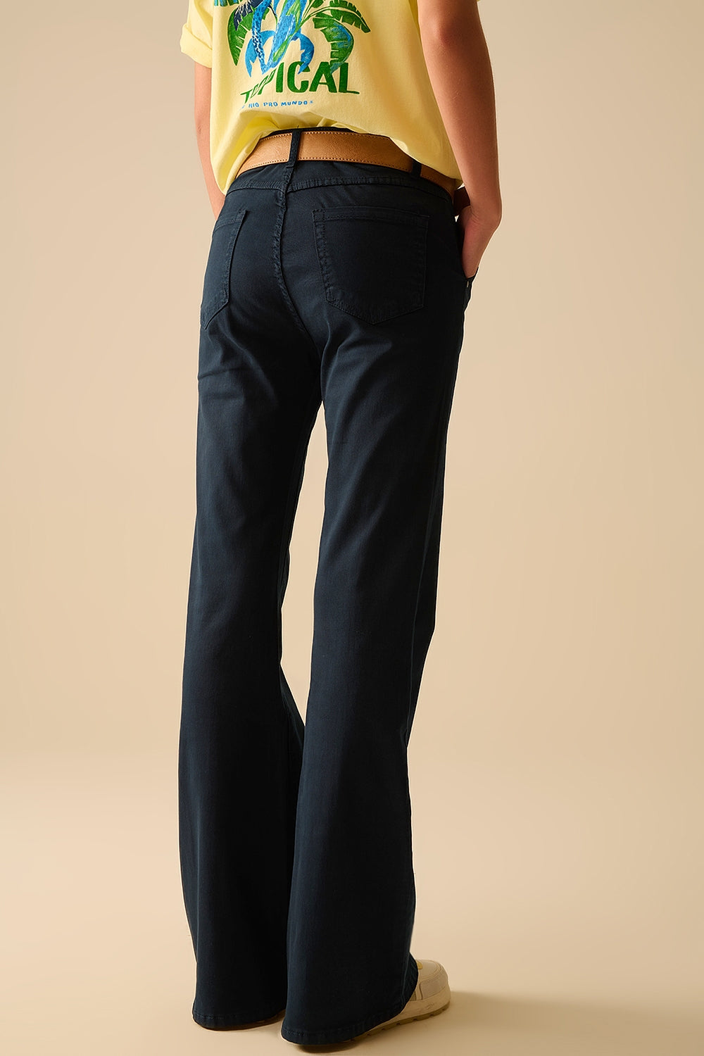 Vaqueros acampanados denim azul marino cómodos y elásticos
