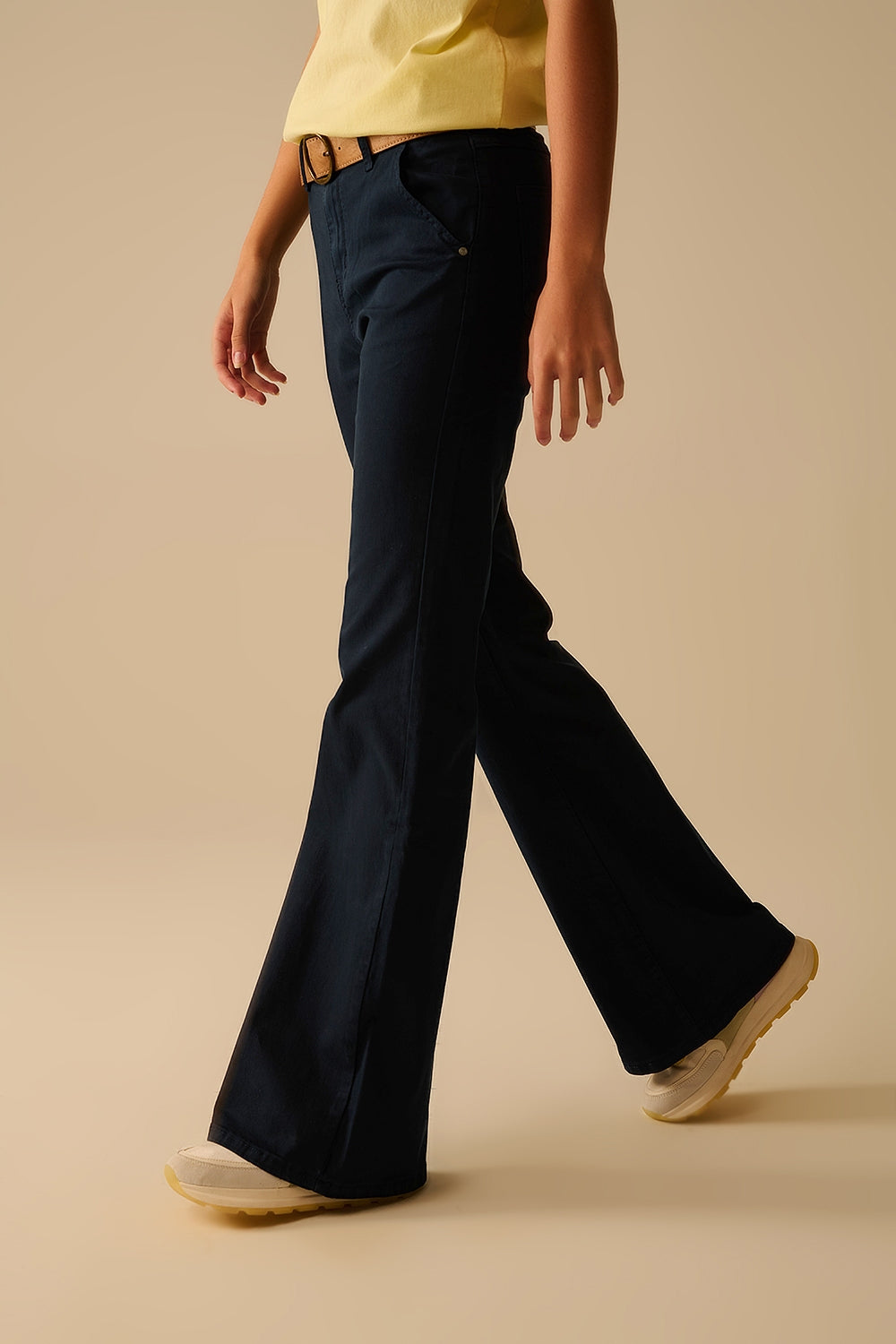 Vaqueros acampanados denim azul marino cómodos y elásticos