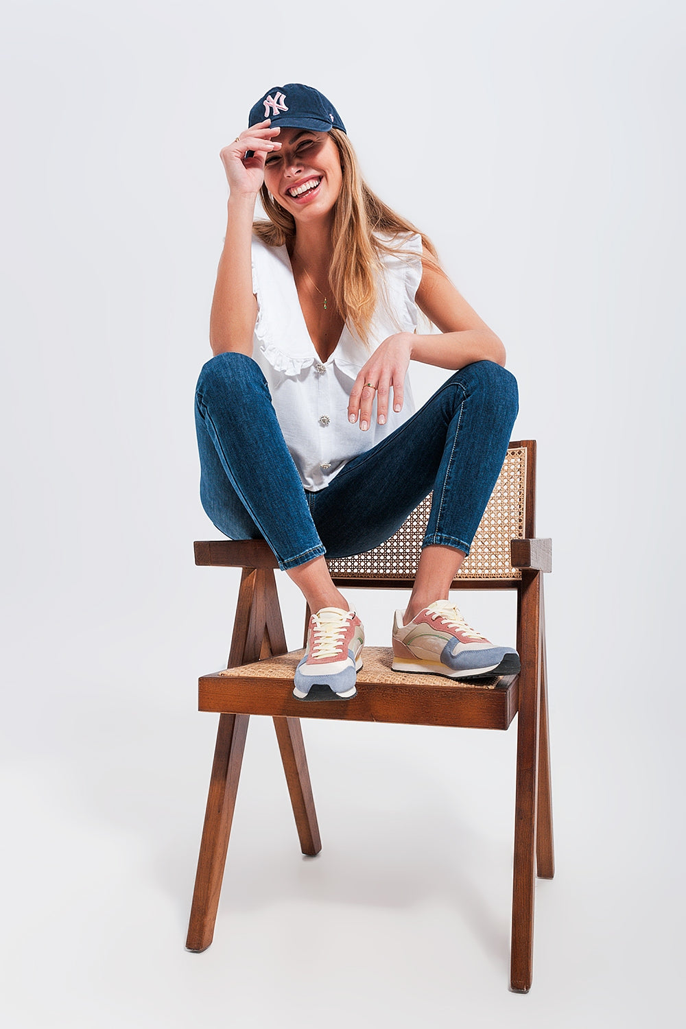 Vaqueros ajustados de talle alto con lavado oscuro