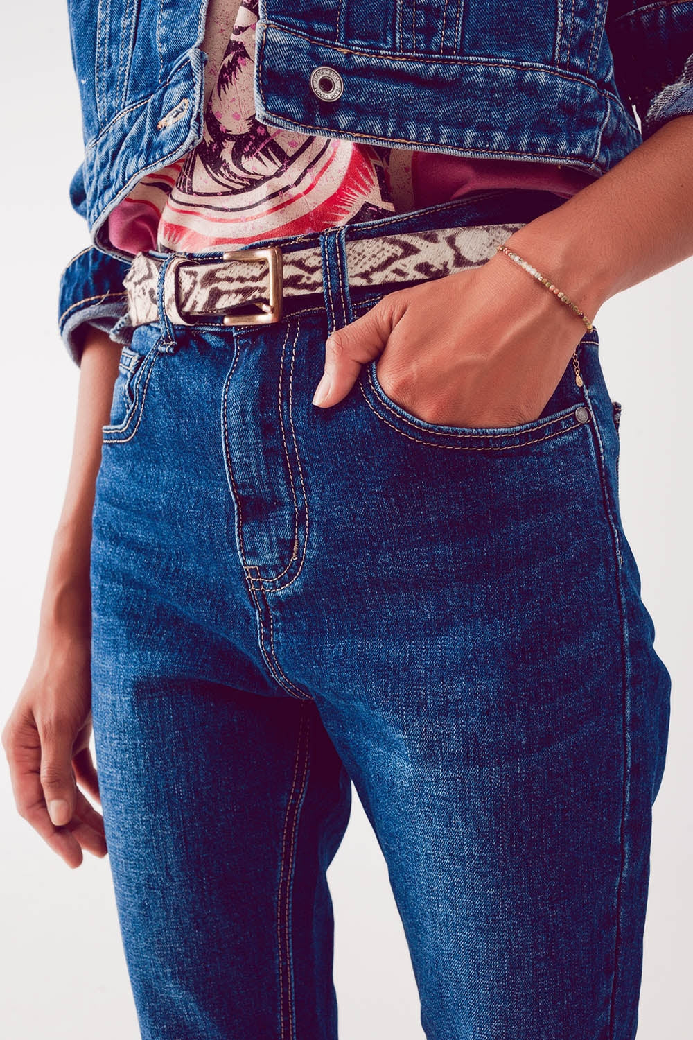 Vaqueros azules de pernera recta talle medio