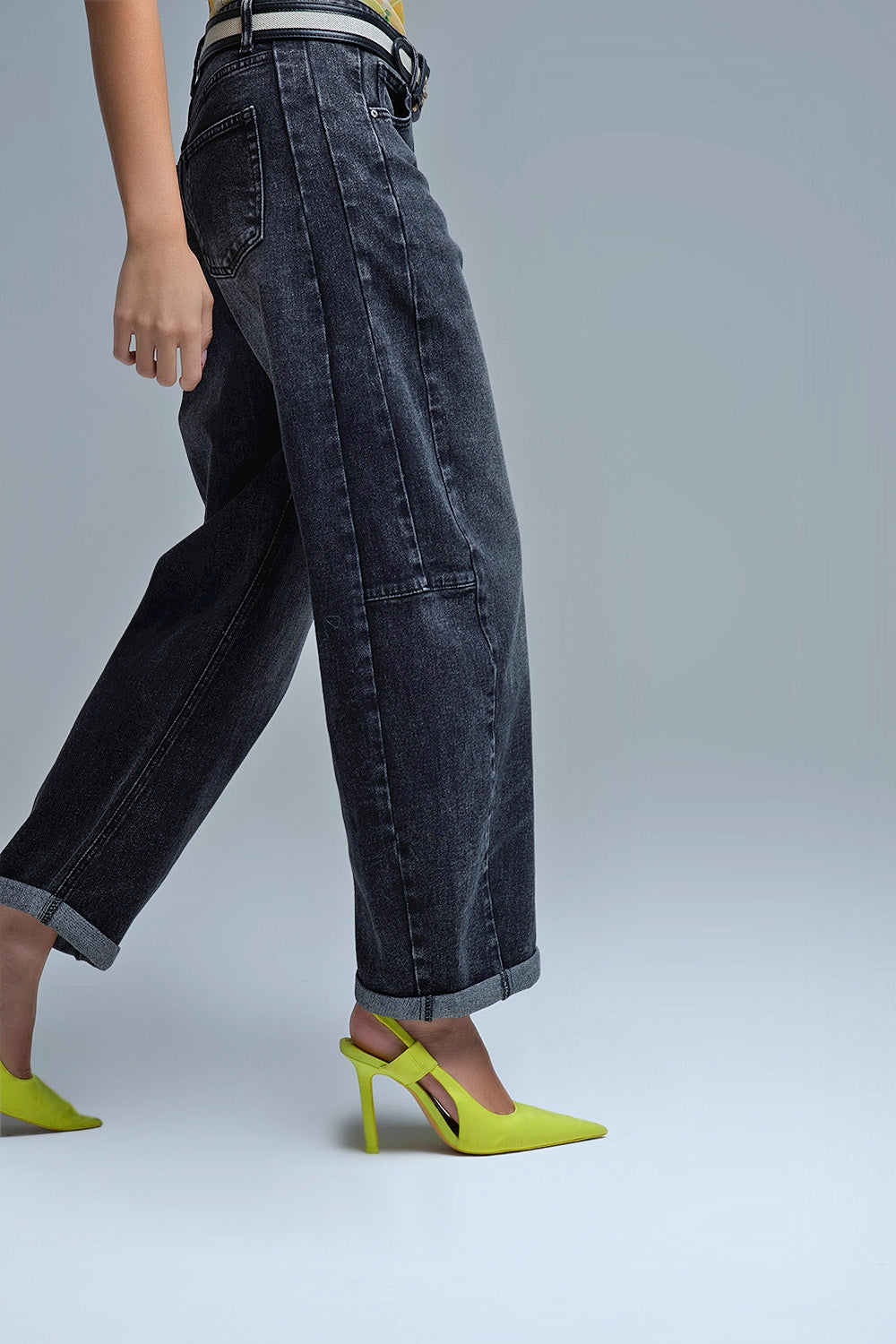 Vaqueros Barrel Negros Lavados Con Detalle De Costura