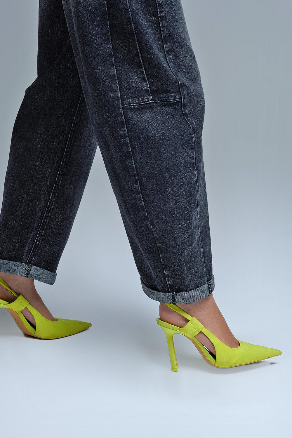 Vaqueros Barrel Negros Lavados Con Detalle De Costura