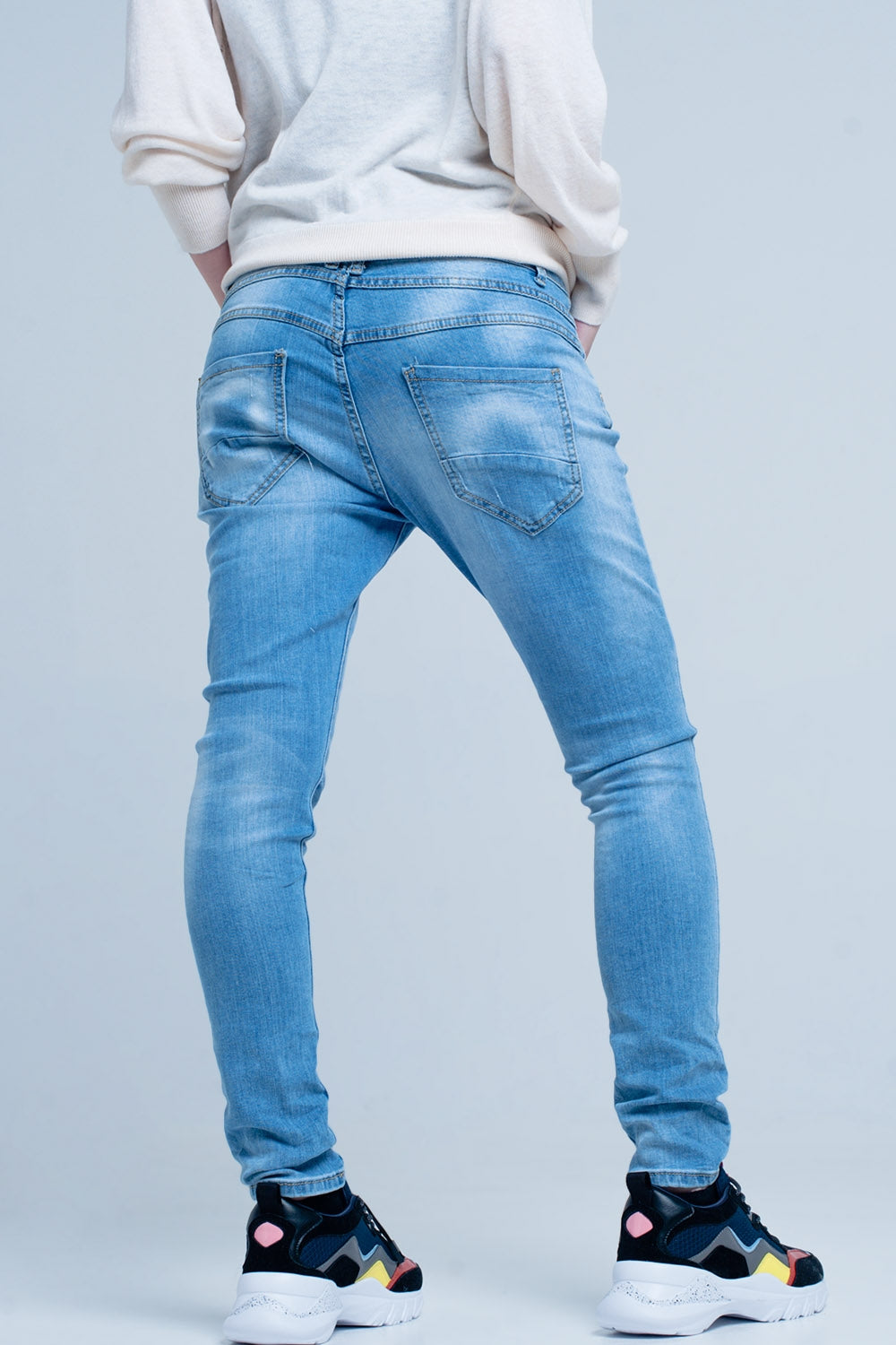 Vaqueros boyfriend rasgados con botones