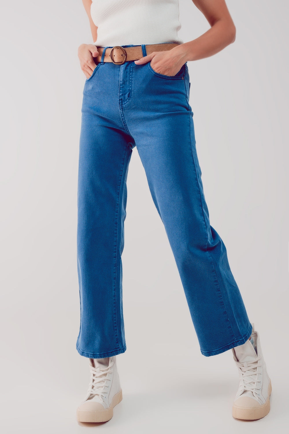 Vaqueros capri color azul talle alto