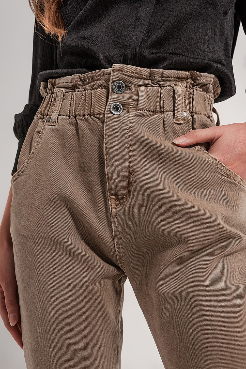 Vaqueros con cintura elástica paperbag en beige